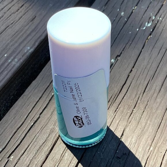 Olive & June Nail Polish Long Lasting Teal Green Manicure Pedicure - Picture 2 of 4
